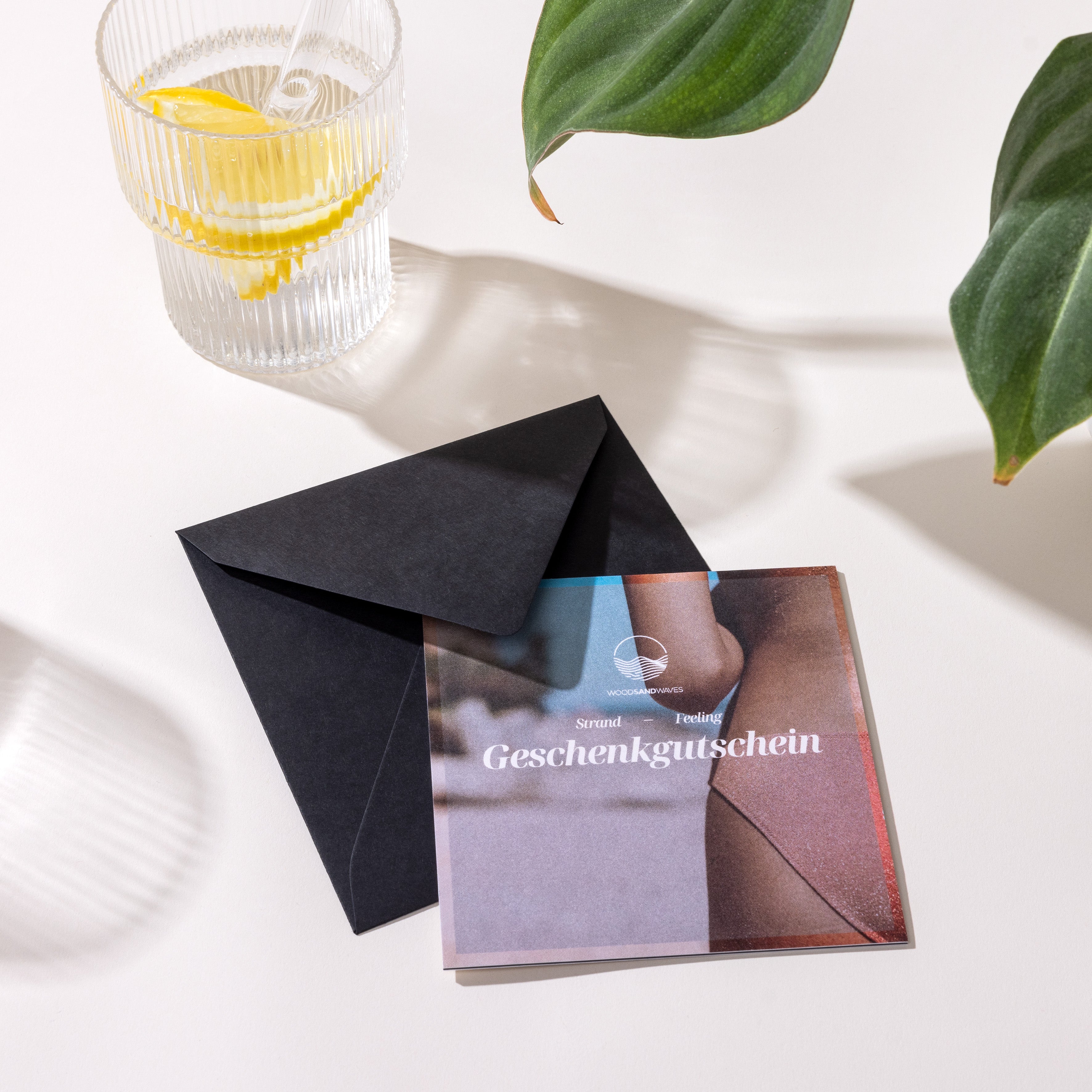 WOODSANDWAVES - Gutscheine | Schenke Abenteuer, Style und Nachhaltigkeit | Gutscheinkarten von WOODSANDWAVES