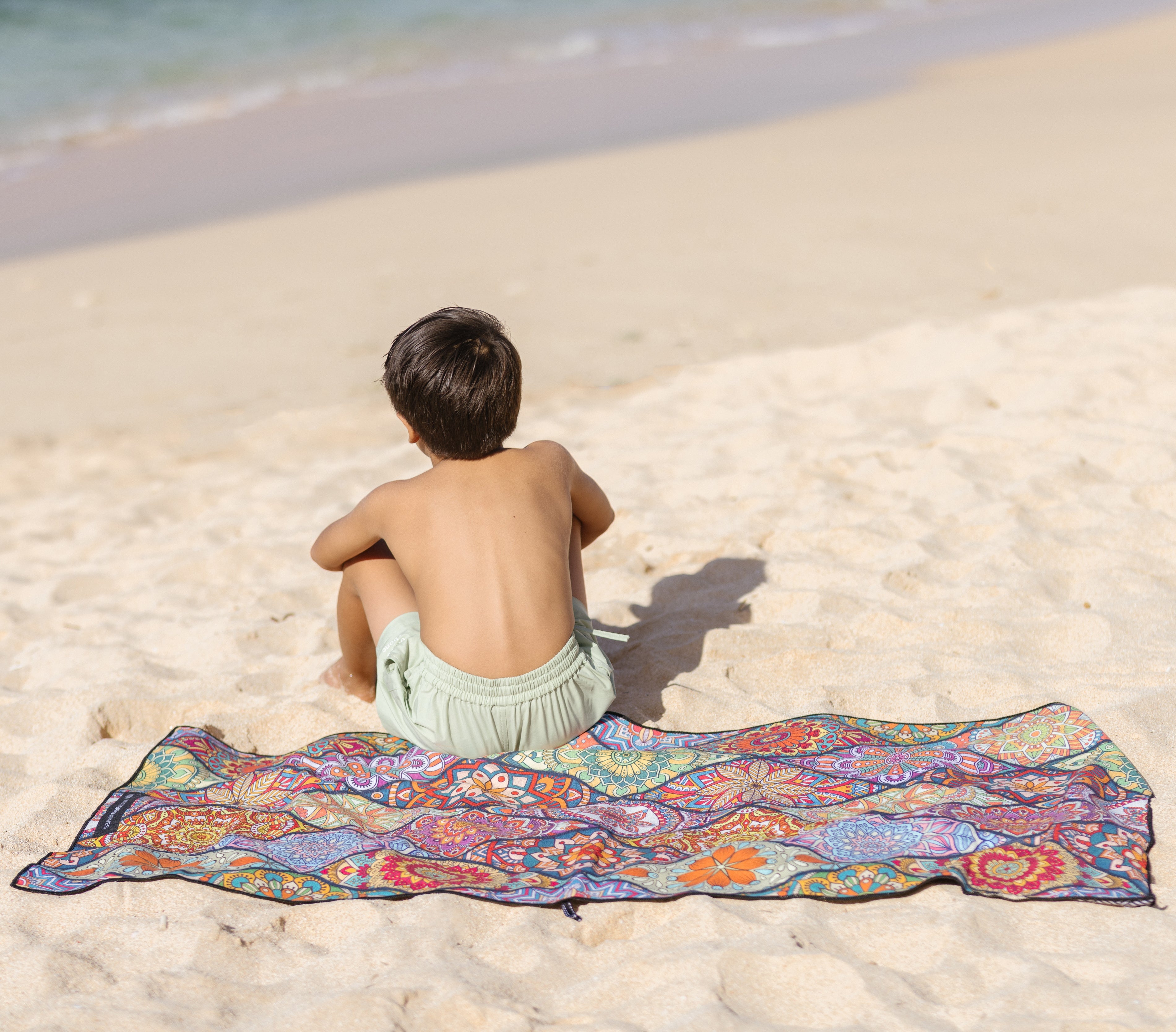 Mosaics - Strandtuch für Kinder - schadstofffrei, schnelltrocknend & sanft zur Haut (140cm x 70cm) - WOODSANDWAVES