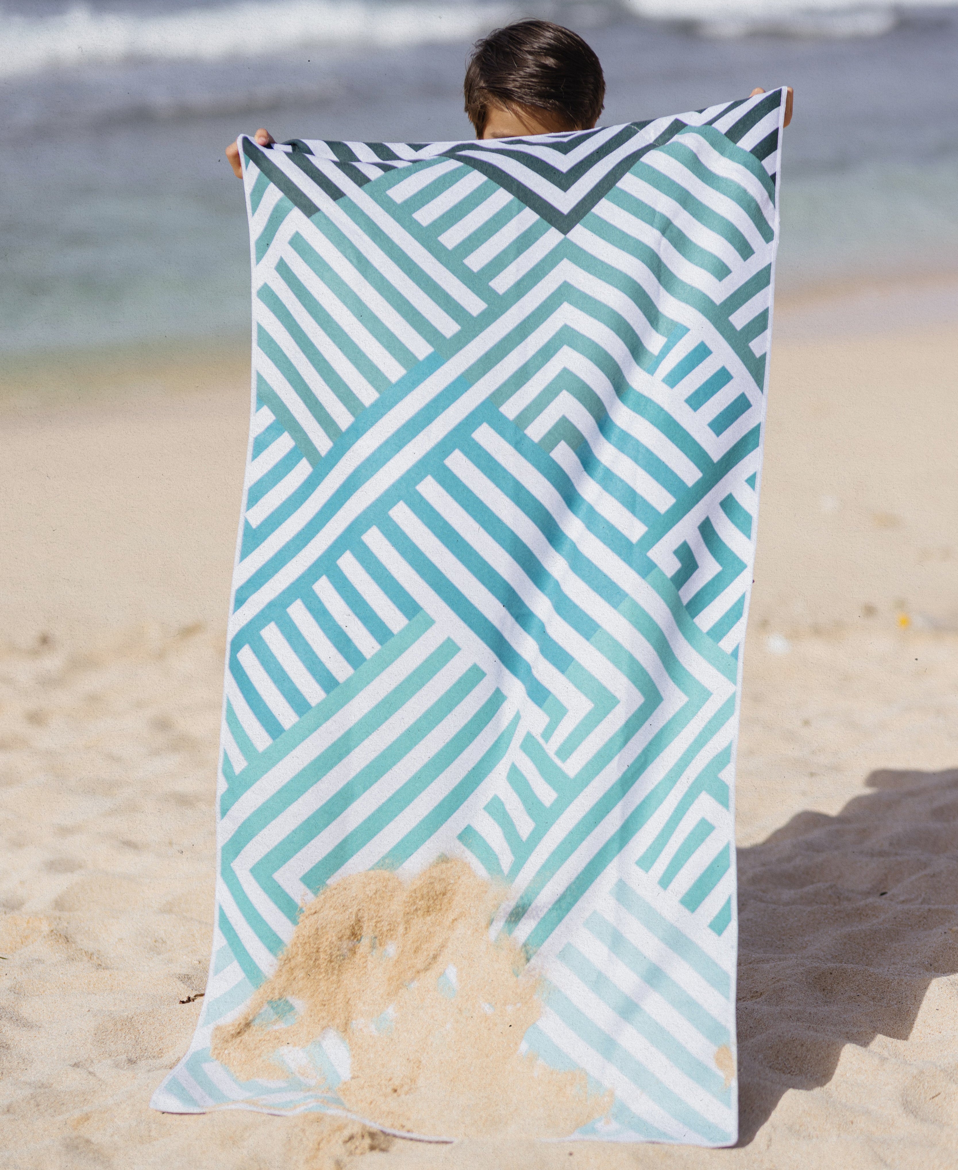Mint Relaxation - Strandtuch für Kinder - schadstofffrei, schnelltrocknend & sanft zur Haut (140cm x 70cm) - WOODSANDWAVES