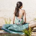 Dino Park - Strandtuch für Kinder - schadstofffrei, schnelltrocknend  & sanft zur Haut (140cm x 70cm) - WOODSANDWAVES