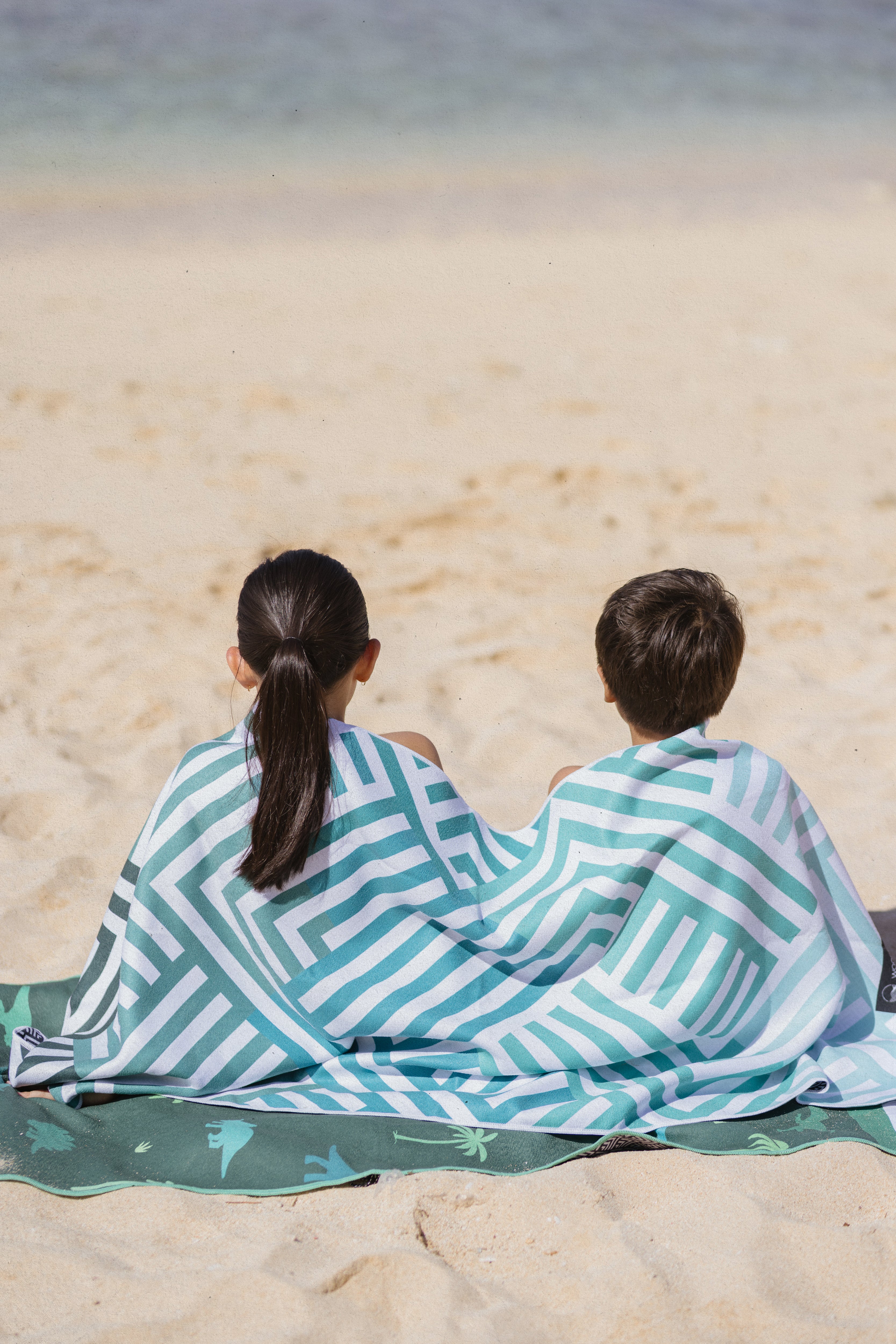 Mint Relaxation - Strandtuch für Kinder - schadstofffrei, schnelltrocknend  & sanft zur Haut (140cm x 70cm) - WOODSANDWAVES
