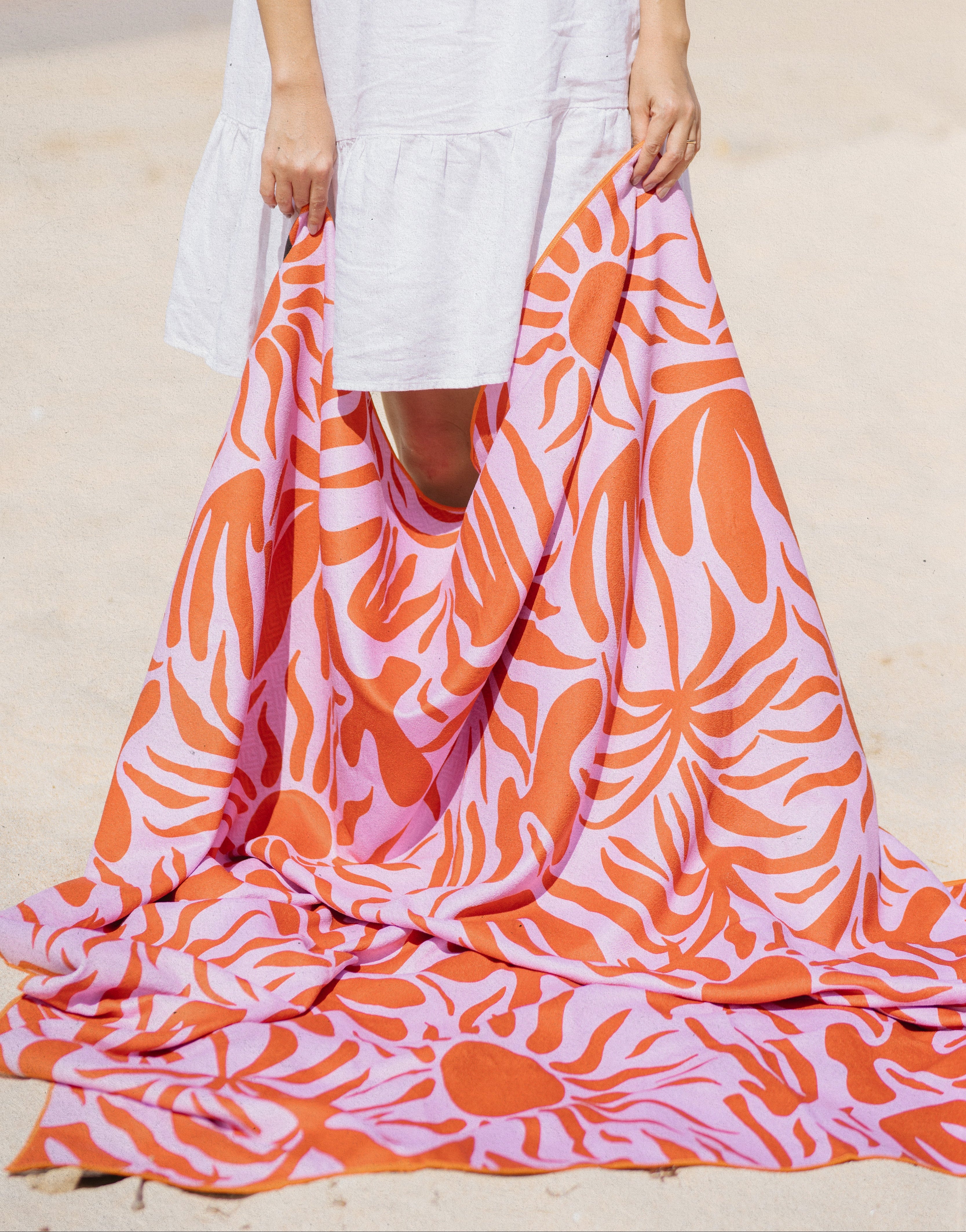 Burning Sun - Stranddecke XXL - 180cm x 160cm - leicht, kompakt & sandabweisend - WOODSANDWAVES