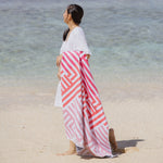 Pink Relaxation - Stranddecke XXL - 180cm x 160cm - leicht, kompakt & sandabweisend - WOODSANDWAVES