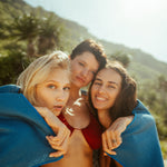 Clear Blue - Sandabweisendes Strandtuch mit Geheimfach - WOODSANDWAVES