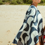 Copacabana - Sandabweisendes Strandtuch mit Geheimfach - WOODSANDWAVES