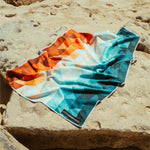 Kaleidoscope Orange - Sandabweisendes Strandtuch mit Geheimfach - WOODSANDWAVES