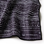 Dark Mind - Sandabweisendes Strandtuch mit Geheimfach - WOODSANDWAVES