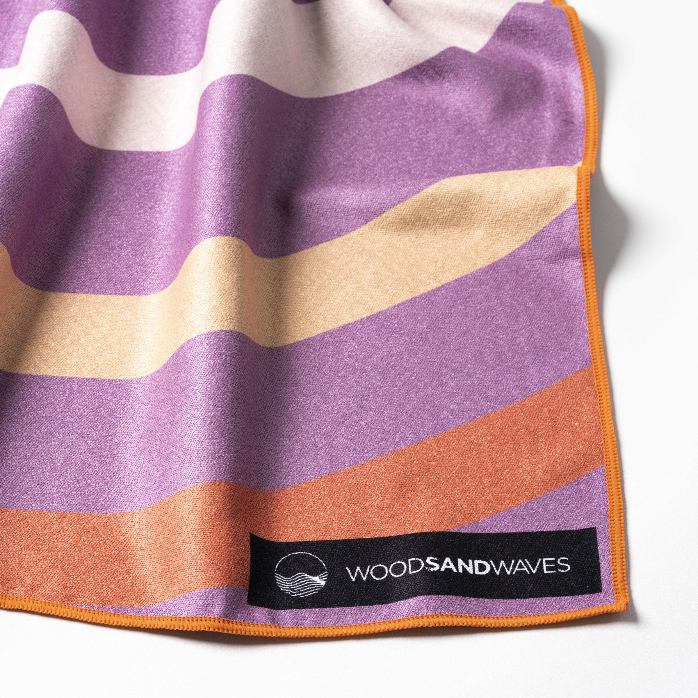 Slow Sunrise - Sandabweisendes Strandtuch mit Geheimfach - WOODSANDWAVES