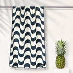 Copacabana - Sandabweisendes Strandtuch mit Geheimfach - WOODSANDWAVES