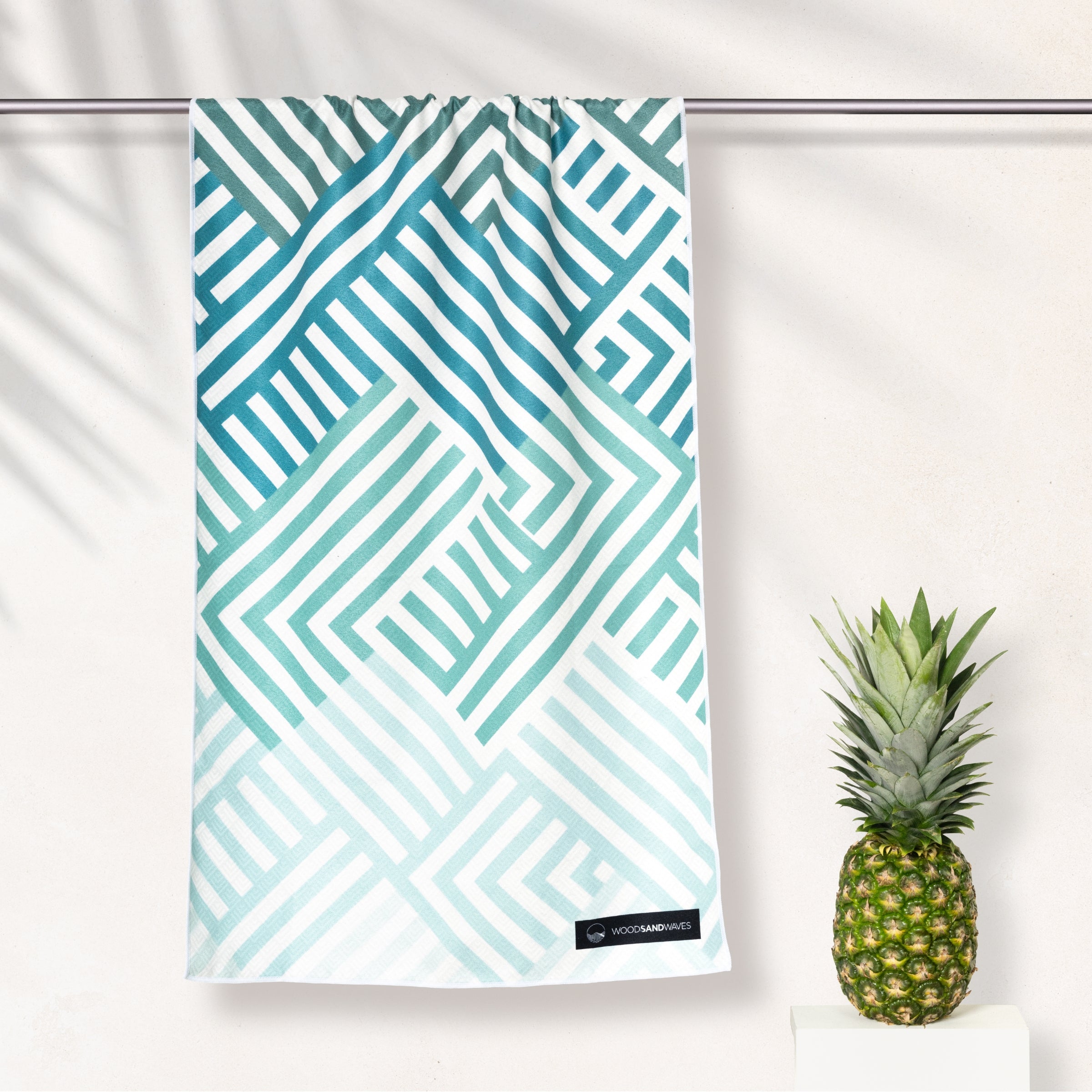 Mint Relaxation - Sandabweisendes Strandtuch mit Geheimfach - WOODSANDWAVES