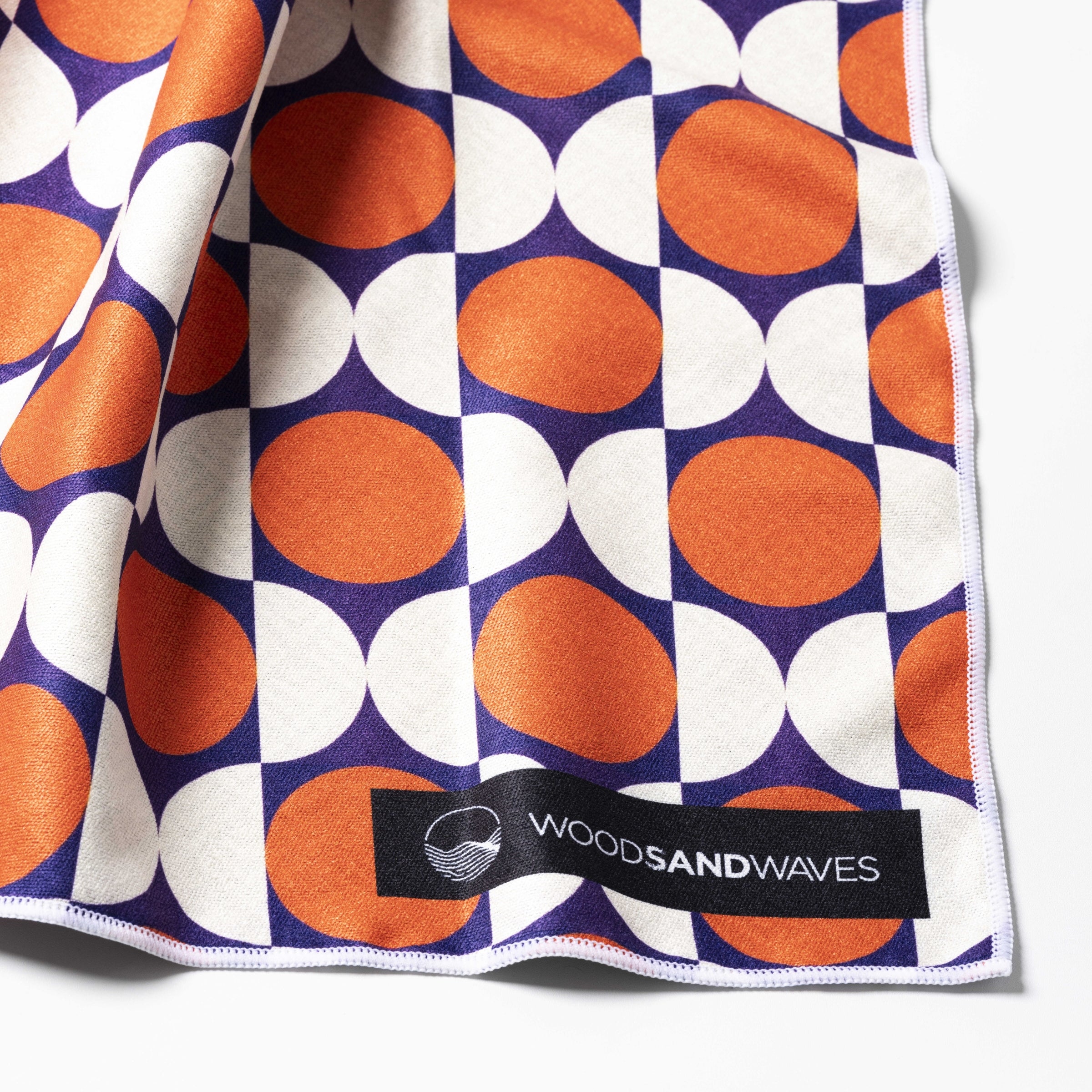 Retro Revival - Sandabweisendes Strandtuch mit Geheimfach - WOODSANDWAVES