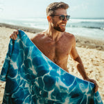 Beautiful Blue - Sandabweisendes Strandtuch mit Geheimfach - WOODSANDWAVES