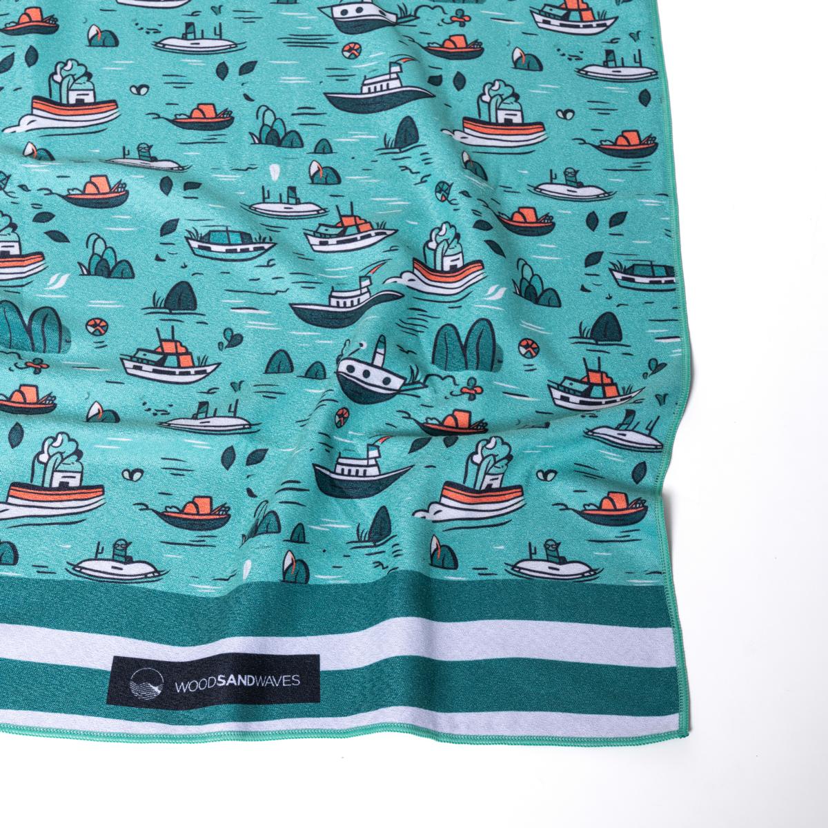 Ship Ahoy - Strandtuch für Kinder - schadstofffrei, schnelltrocknend & sanft zur Haut (140cm x 70cm) - WOODSANDWAVES