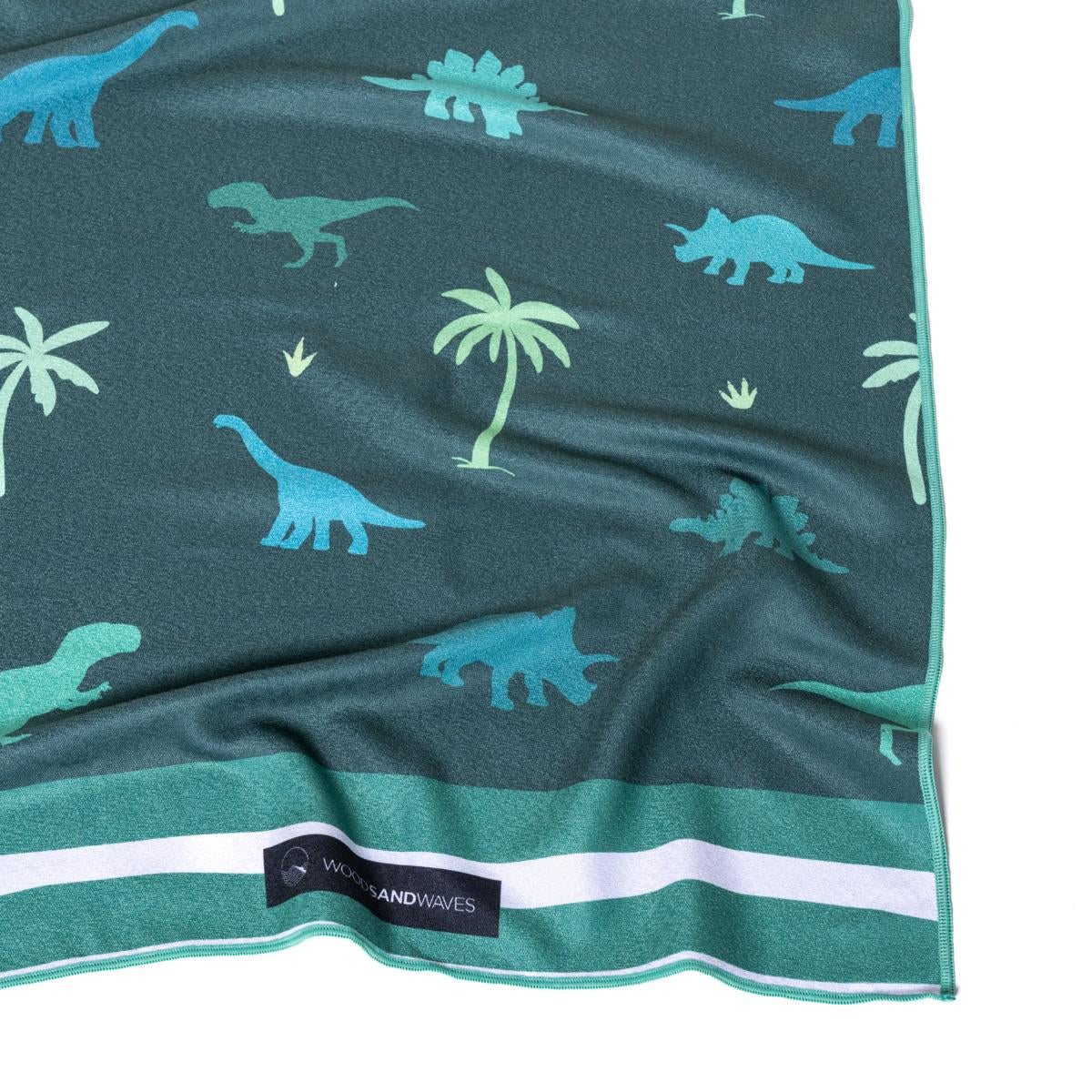 Dino Park - Strandtuch für Kinder - schadstofffrei, schnelltrocknend & sanft zur Haut (140cm x 70cm) - WOODSANDWAVES