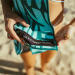 Green Garden - Sandabweisendes Strandtuch mit Geheimfach - WOODSANDWAVES
