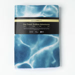 Beautiful Blue - Sandabweisendes Strandtuch mit Geheimfach - WOODSANDWAVES