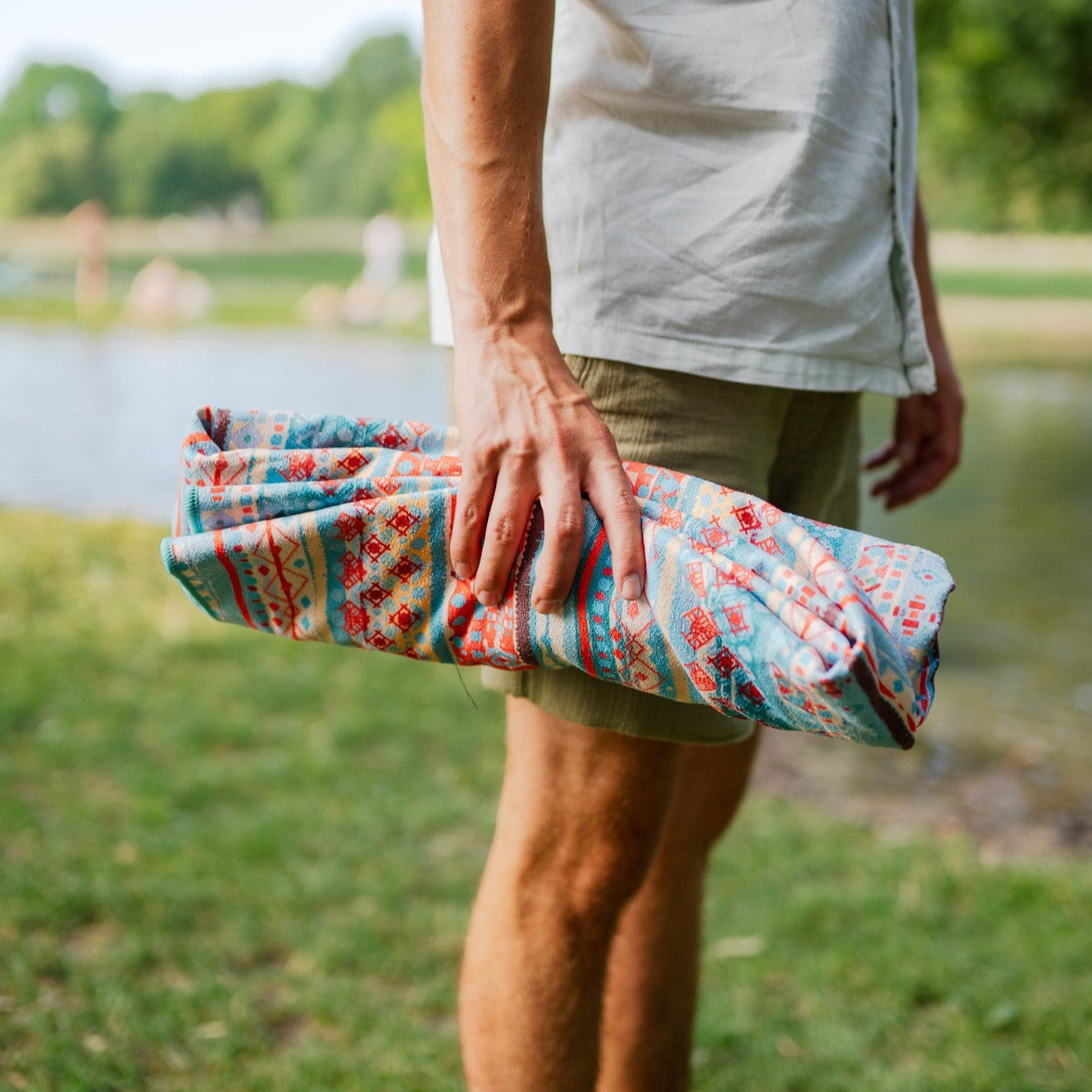 Bazaar of Dreams - Stranddecke XXL - 180cm x 160cm - leicht, kompakt & sandabweisend - WOODSANDWAVES