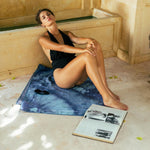 Blaues Badetuch - aus Mikrofaser - leicht & schnelltrocknend - WOODSANDWAVES