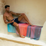 Buntes Badetuch - sandfrei, saugfähig & schnelltrocknend - perfekt für Reisen - WOODSANDWAVES