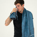 Blue Rebel - Sporthandtuch mit Magnet & Zipper-Tasche - WOODSANDWAVES