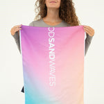 Colourful Temptation - Sporthandtuch mit Magnet & Zipper-Tasche - WOODSANDWAVES