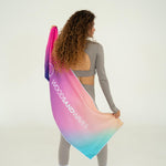 Colourful Temptation - Sporthandtuch mit Magnet & Zipper-Tasche - WOODSANDWAVES