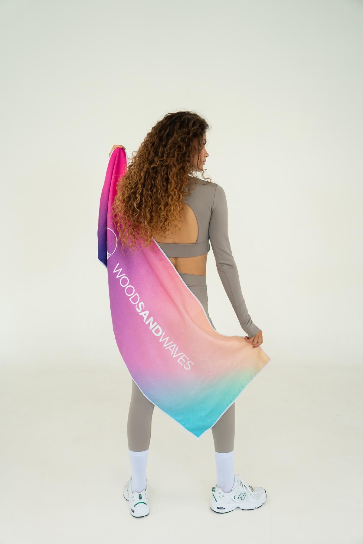 Colourful Temptation - Sporthandtuch mit Magnet & Zipper-Tasche - WOODSANDWAVES