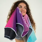 Colourful Temptation - Sporthandtuch mit Magnet & Zipper-Tasche - WOODSANDWAVES