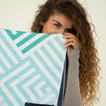 Mint Relaxation - Sporthandtuch mit Magnet & Zipper-Tasche - WOODSANDWAVES