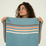 Calm Cruise Eucalyptus - Sporthandtuch mit Magnet & Zipper-Tasche - WOODSANDWAVES