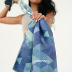 Trinity - Sporthandtuch mit Magnet & Zipper-Tasche - WOODSANDWAVES