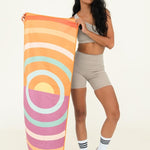 Slow Sunrise - Sporthandtuch mit Magnet & Zipper-Tasche - WOODSANDWAVES