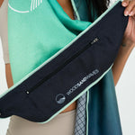 Green Temptation - Sporthandtuch mit Magnet & Zipper-Tasche - WOODSANDWAVES