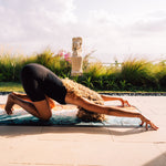 Kaleidoscope Orange - Rutschfestes Yoga-Handtuch mit Silikon-Noppen - WOODSANDWAVES