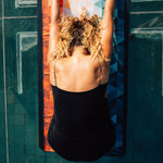 Kaleidoscope Orange - Rutschfestes Yoga-Handtuch mit Silikon-Noppen - WOODSANDWAVES