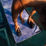 Lavender Skies - Rutschfestes Yoga-Handtuch mit Silikon-Noppen - WOODSANDWAVES