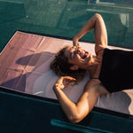 Calm Tides - Rutschfestes Yoga-Handtuch mit Silikon-Noppen - WOODSANDWAVES