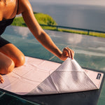 Patient Path - Rutschfestes Yoga-Handtuch mit Silikon-Noppen - WOODSANDWAVES