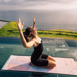 Patient Path - Rutschfestes Yoga-Handtuch mit Silikon-Noppen - WOODSANDWAVES