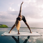 Waves of Zen - Rutschfestes Yoga-Handtuch mit Silikon-Noppen - WOODSANDWAVES