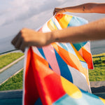 Geometric Energy - Rutschfestes Yoga-Handtuch mit Silikon-Noppen - WOODSANDWAVES