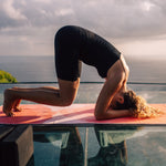 Red Horizon - Rutschfestes Yoga-Handtuch mit Silikon-Noppen - WOODSANDWAVES