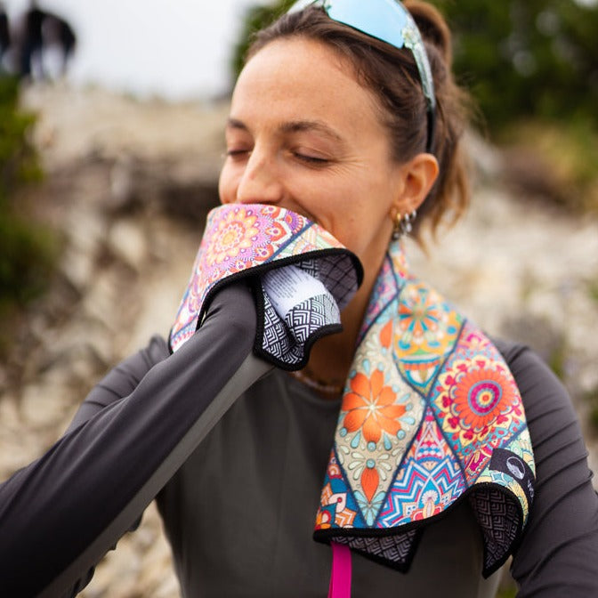 Mosaics - Ultra-leichtes Outdoor-und Wanderhandtuch  - 80cm x 40cm - WOODSANDWAVES