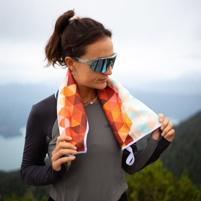 Kaleidoscope Orange - Ultra-leichtes Outdoor-und Wanderhandtuch - 80cm x 40cm - WOODSANDWAVES