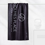 Limited Edition: Holmes Place - Sporthandtuch mit Magnet & Zipper-Tasche - WOODSANDWAVES