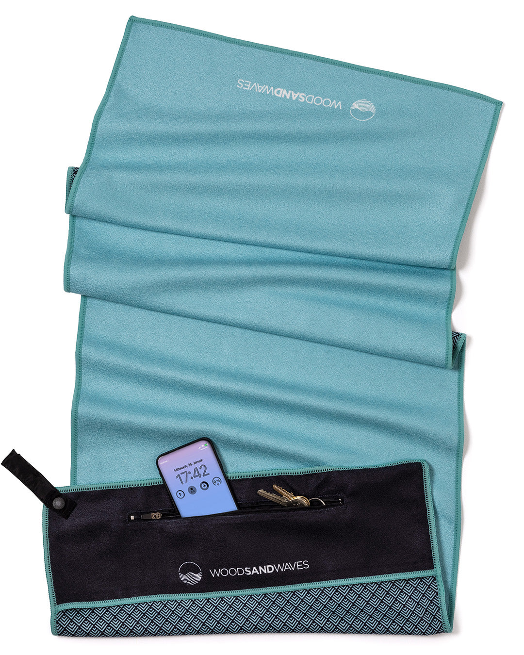Clear Light Blue - Sporthandtuch mit Magnet & Zipper-Tasche - WOODSANDWAVES