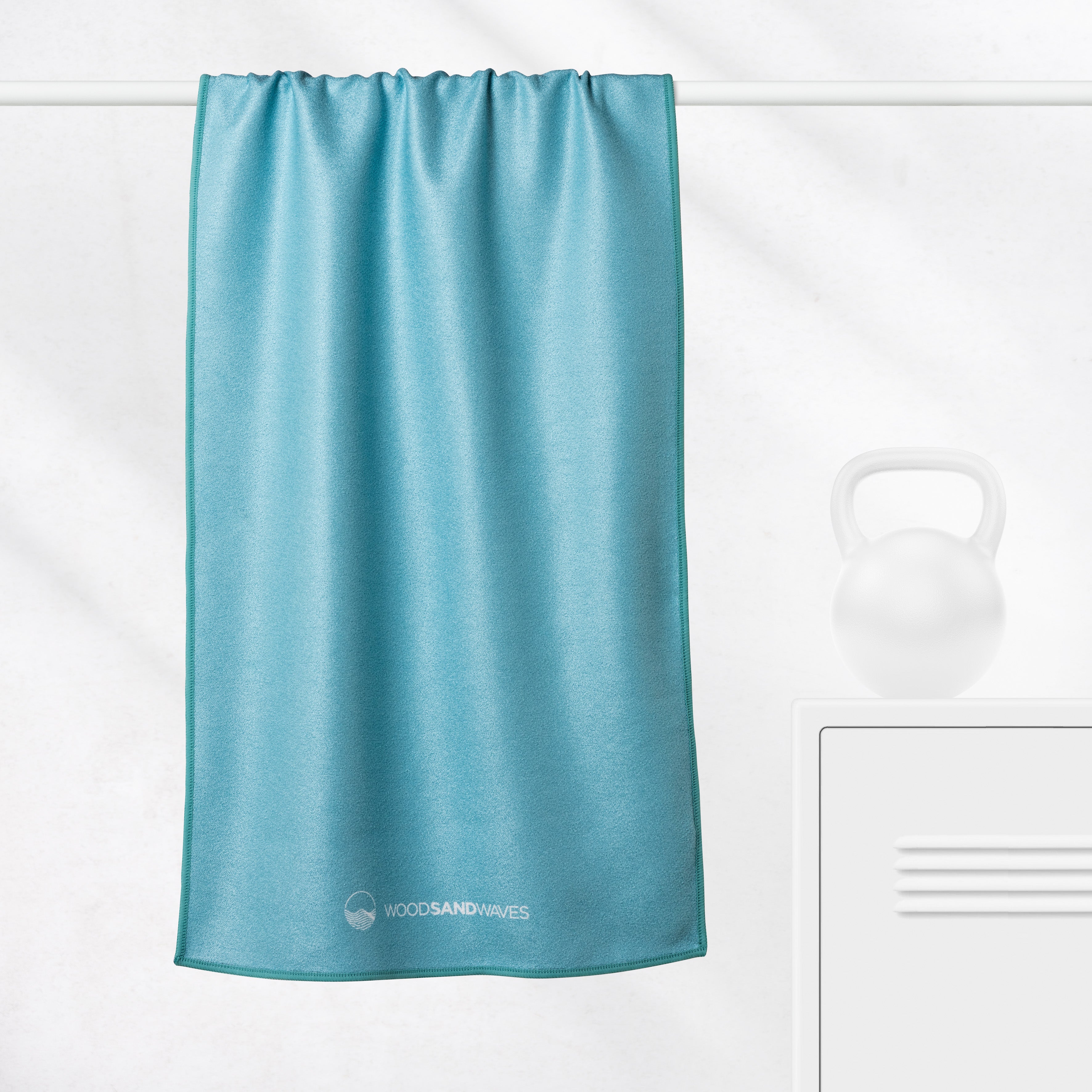 Clear Light Blue - Sporthandtuch mit Magnet & Zipper-Tasche - WOODSANDWAVES