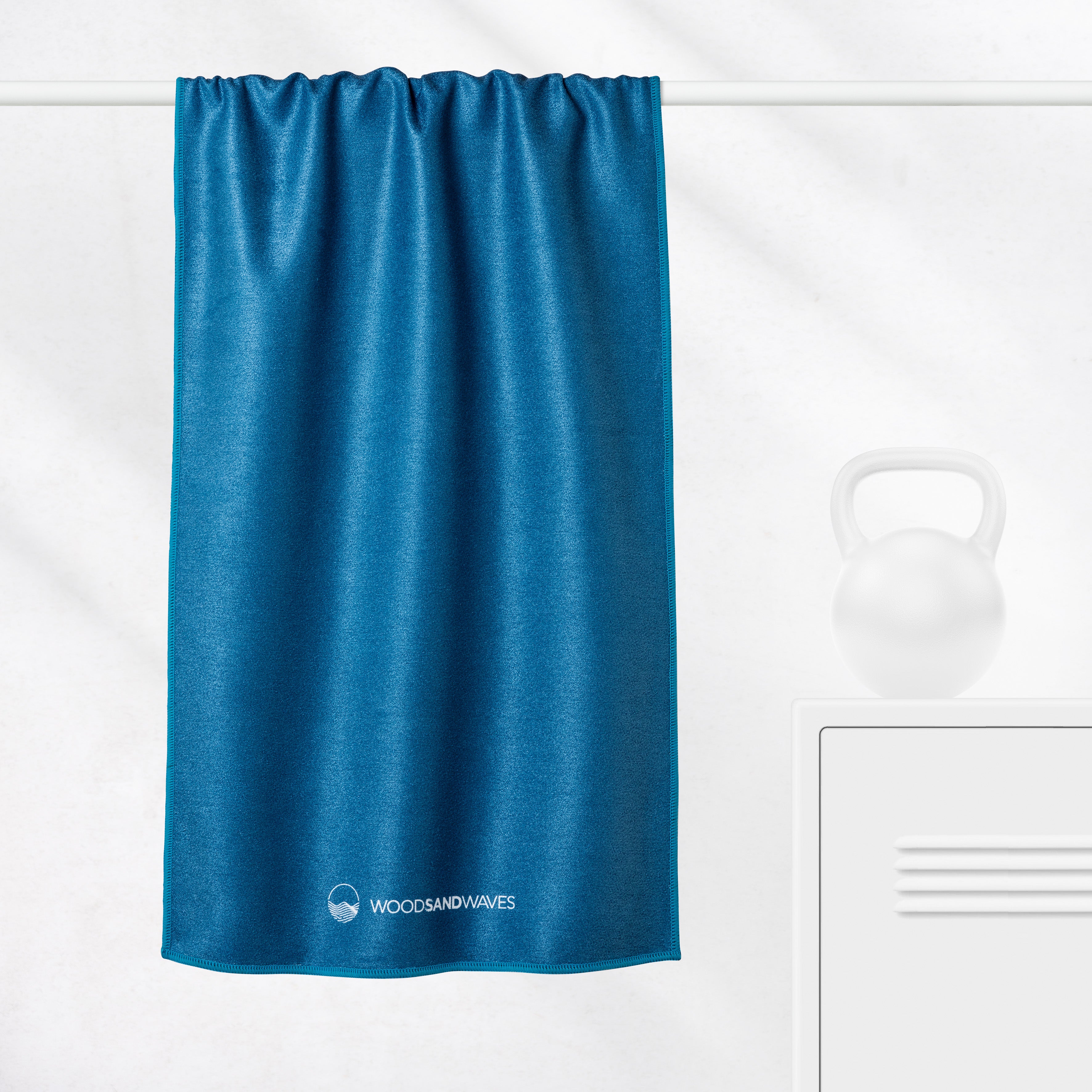Clear Blue - Sporthandtuch mit Magnet & Zipper-Tasche - WOODSANDWAVES
