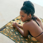 Golden Treasure - Sandabweisendes Strandtuch mit Geheimfach (180cm x 80cm) - WOODSANDWAVES