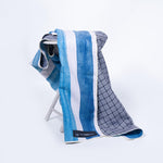 Aqua Stripes - Sandabweisendes Strandtuch mit Geheimfach - WOODSANDWAVES